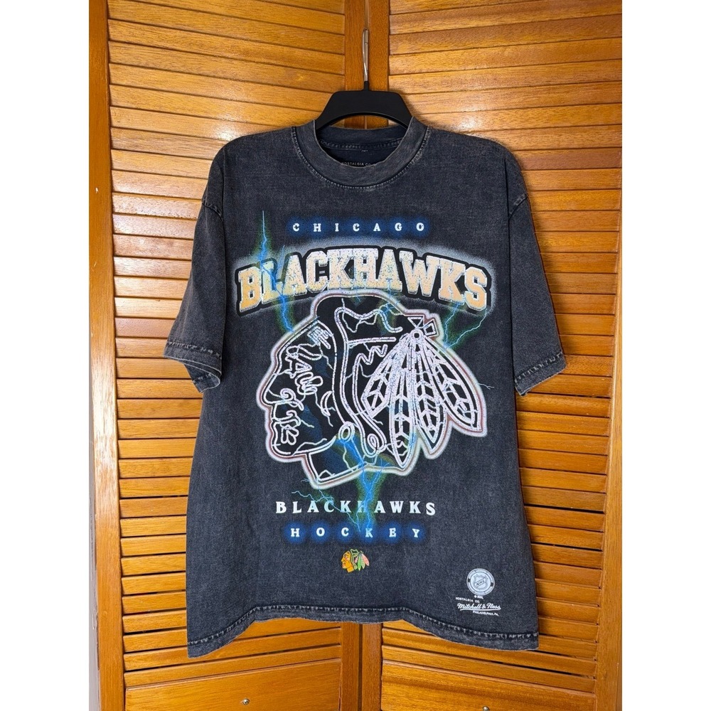 Chicago Blackhawks Mitchell & Ness Short Sleeve TShirt. Mens Medium (NWTS)